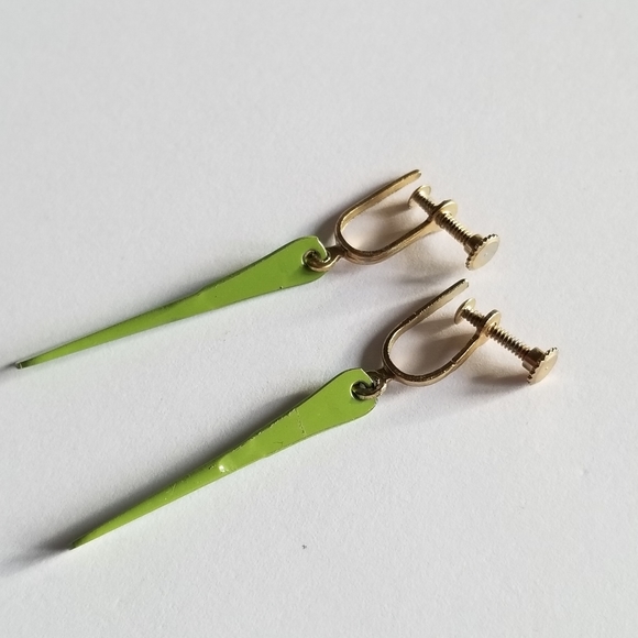 Vintage earrings green enamel retro dainty mod screwback screw back - Picture 10 of 10